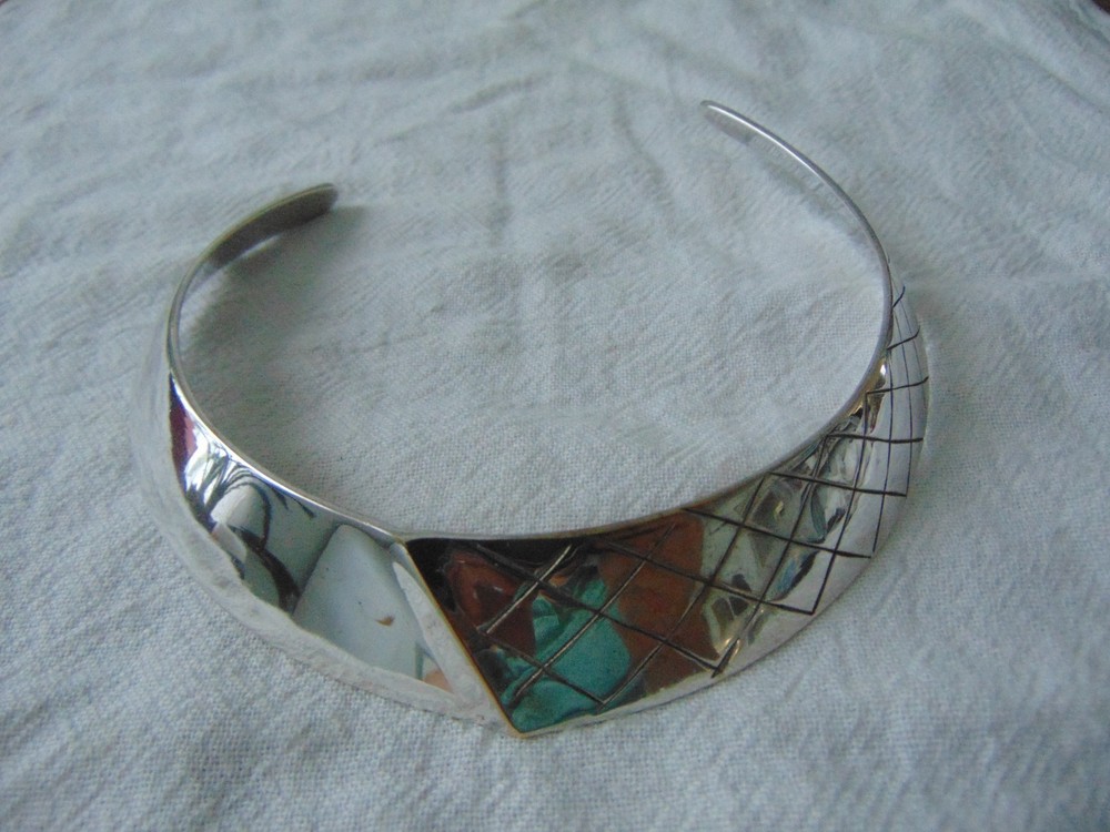 silver metal neck piece necklace choker