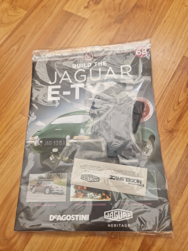 1/8 DEAGOSTINI BUILD YOUR OWN THE JAGUAR E-TYPE CAR ISSUE 68 INC PART