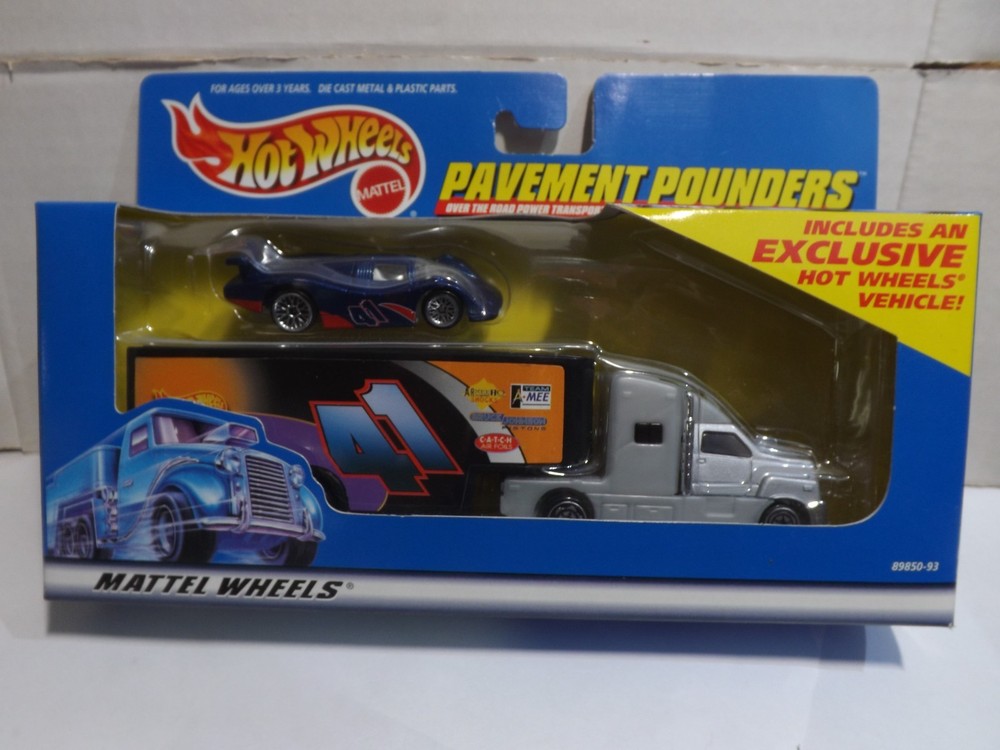 2001 Hotwheels Pavement Pounders Semi Truck & Trailer & Blue Exclusive Car