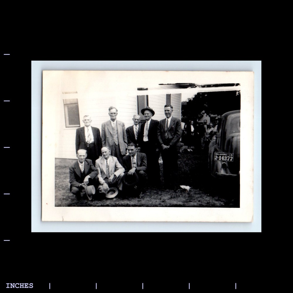 Vintage Photo MEN CLASSIC CAR OKLAHOMA LICENSE PLATE