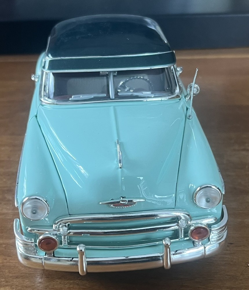 Motor Max 1950 Chevy Bel Air Deluxe Hardtop 1:18 Scale Diecast Model Car - TEAL
