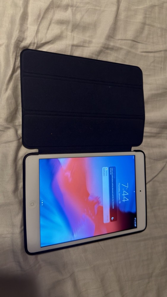 Apple iPad Mini 2 A1489 32 GB, Wi-Fi, 7.9 in Silver/White