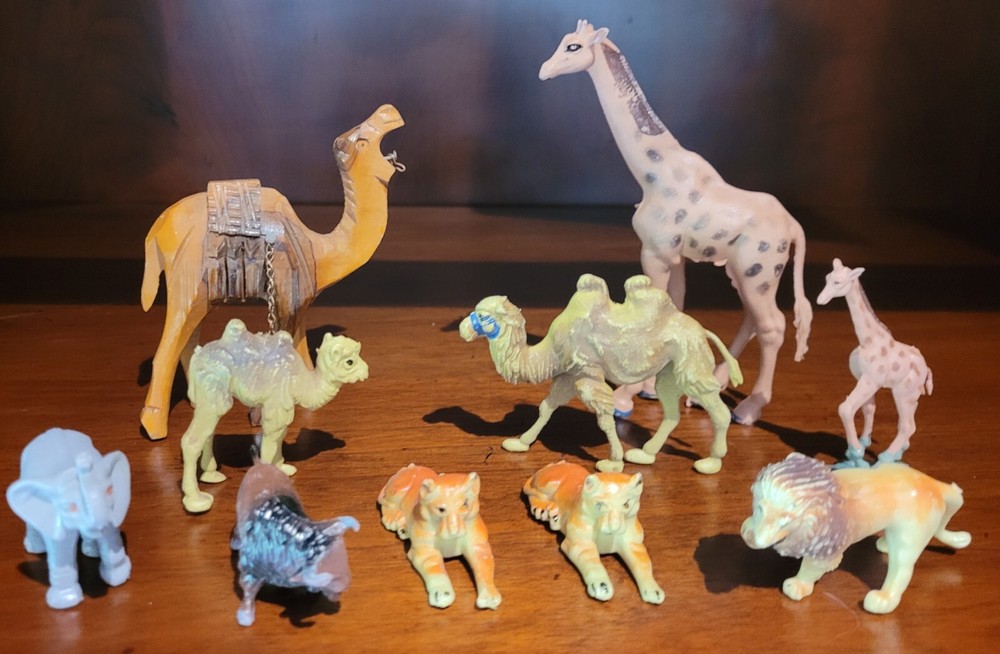 LOT OF 10 SAFARI ANIMALS PLASTIC FIGURINES / CAKE TOPPERS.  EXCELLENT CONDITION