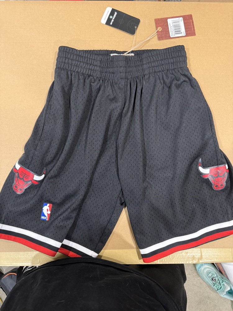 Mens Mitchell & Ness NBA Alternate Swingman Shorts Chicago Bulls 97-98