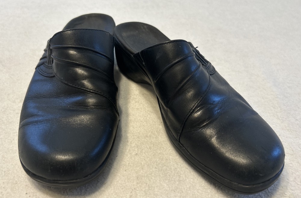 Clarks Womens Black Leather Mules Slip On Clogs Size 7.5 M Wedge Heel