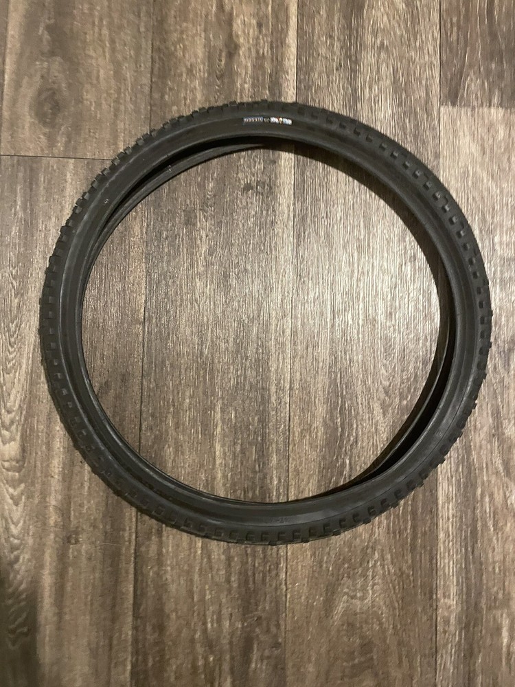 20x1.75 Maxxis Slick Willy Tires NOS