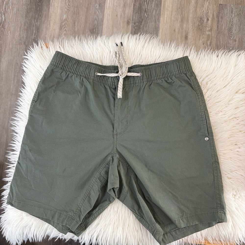 Vuori Shorts Mens Medium Olive Green Athletic Hiking Outdoor Zip Pocket