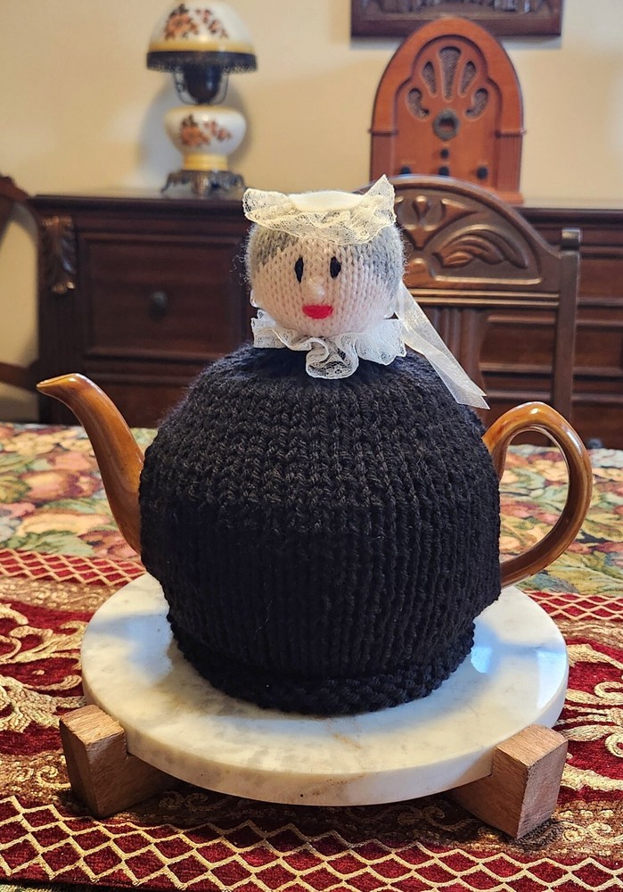 tea cosy handmade Queen Victoria made in England fits standard teapots