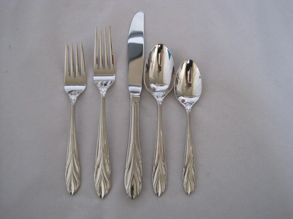 Gorham Willow Flatware 5 Piece Set  18/8 New