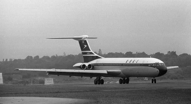 Vickers VC10 in BOAC colours rolls 1962 OLD PHOTO 1