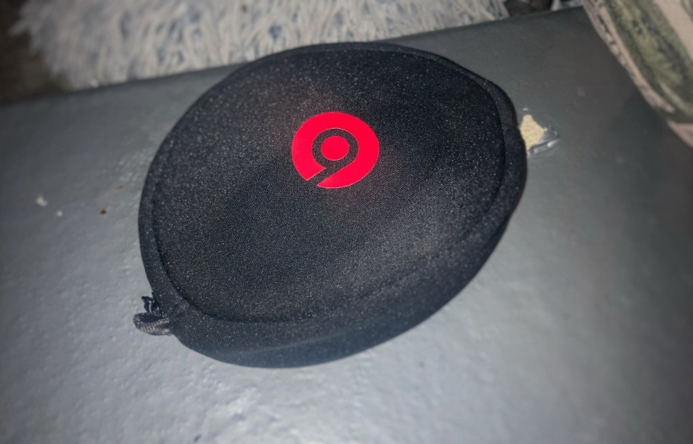 Beats Solo HD Wired On-Ear Headphones Black Red Includes Case