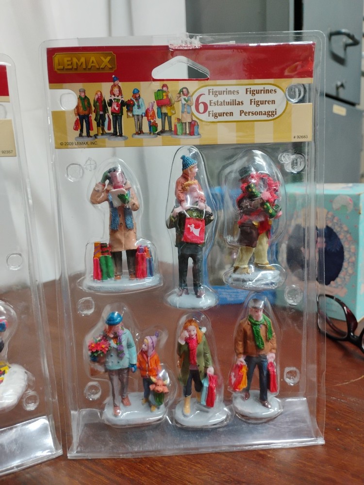 Lemax 2009 Holiday Shoppers Set of 6 #92683 New 1999 Holiday Collection