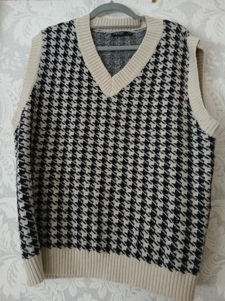 Shein thick knitted Beige/black dogtooth check retro V neck tank top OXL