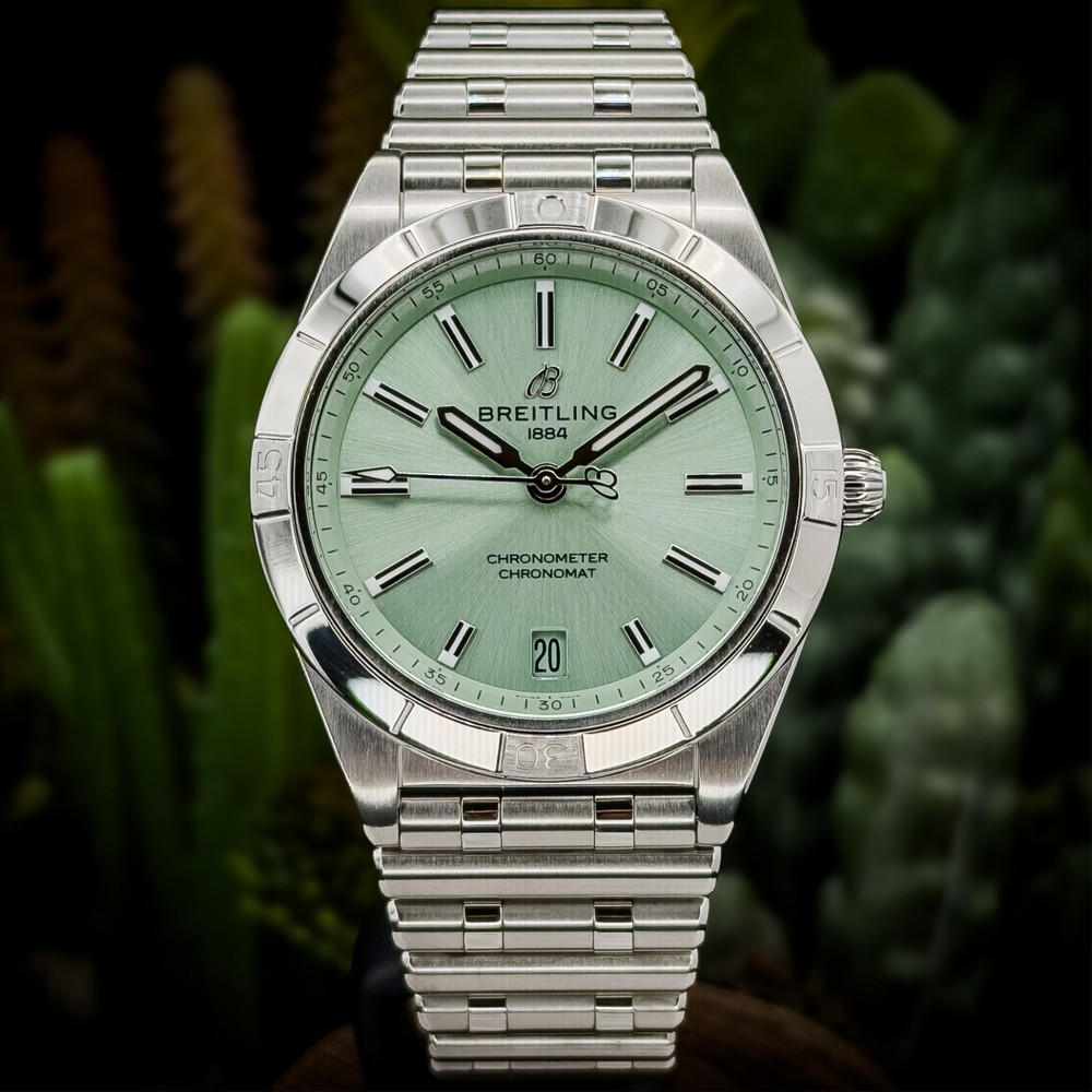 Breitling Chronomat 36 Excellent Mint Green Dial A10380101L1A1 Rouleaux Bracelet