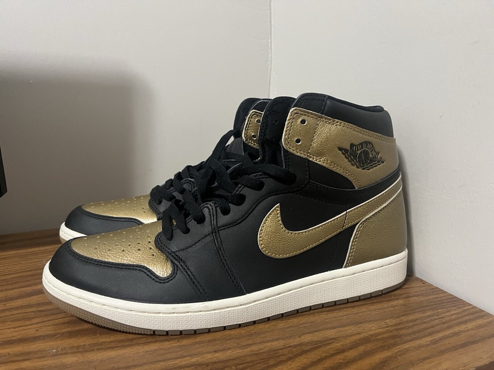 Men’s Nike gold/Black Edition