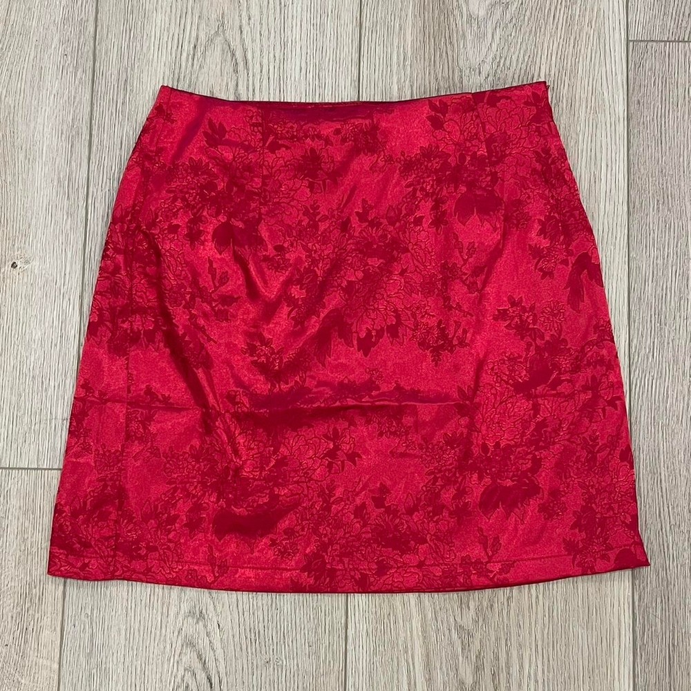 Lyaner Silky Style Red Skirt Floral Design Women’s Size Small