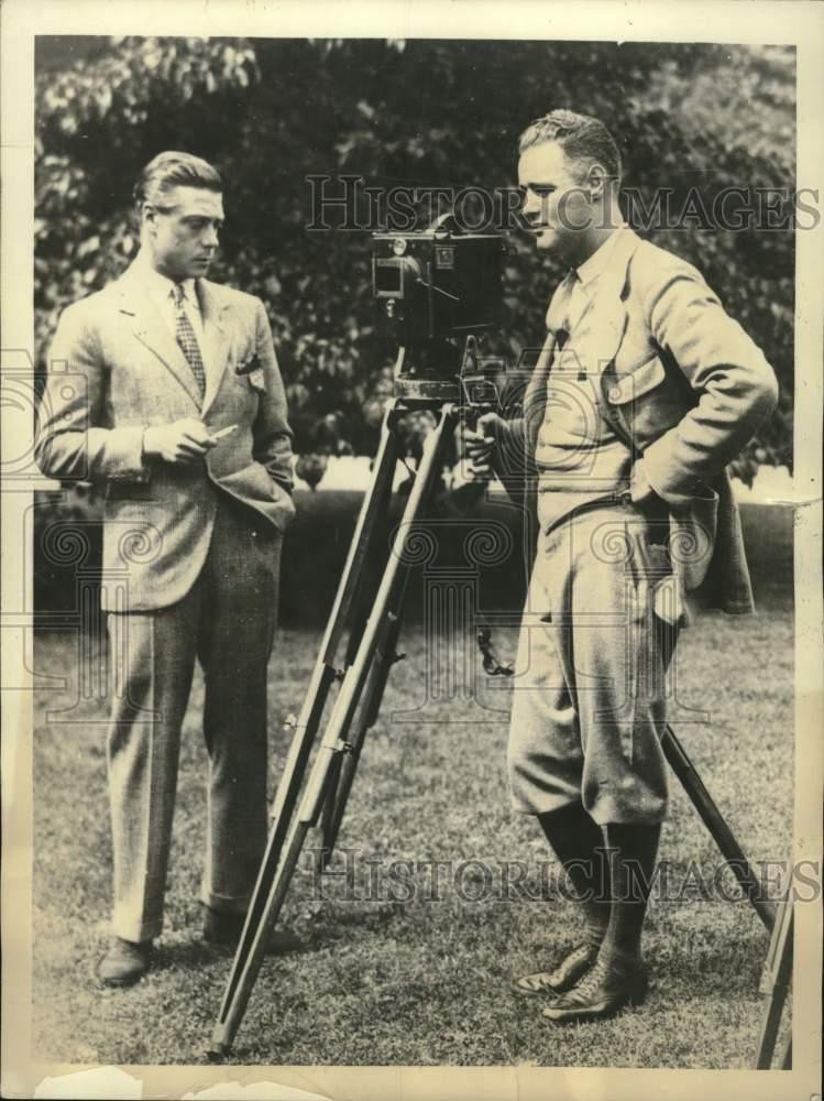 1936 Press Photo King Edward VIII talks to INP photographer Jerry Frankel in NY