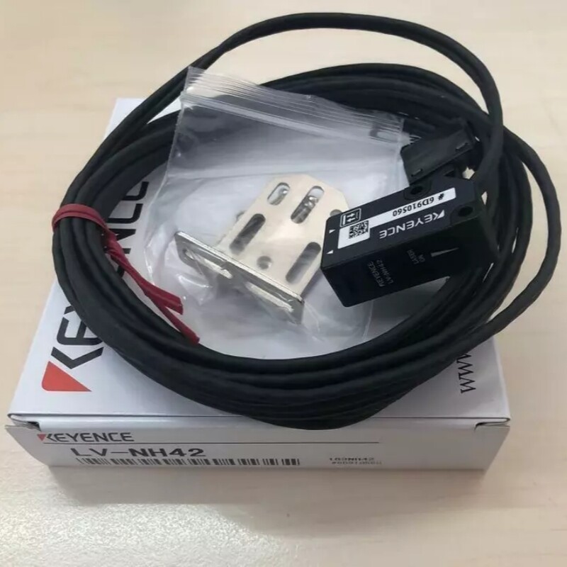 1PC New Keyence LV-NH42 Laser Sensor LVNH42 Brand new With warrant Free Shipping