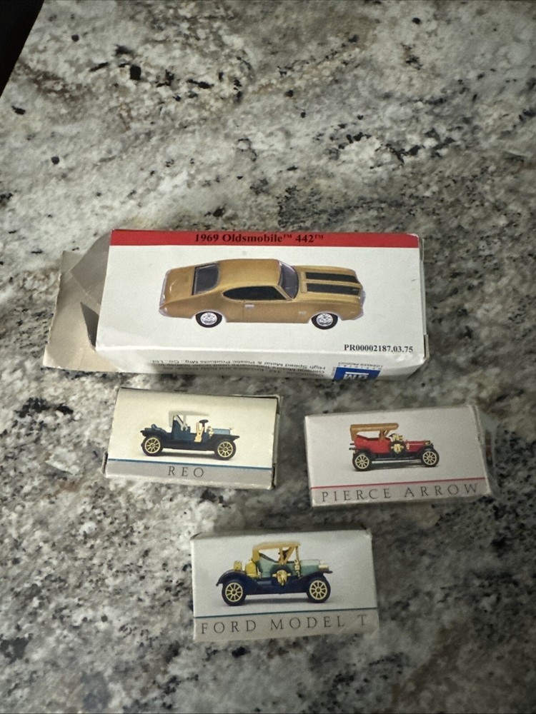 Readers Digest Vtg Set Of 3 Mini Antique Car Replicas And 1969 Oldsmobile 442