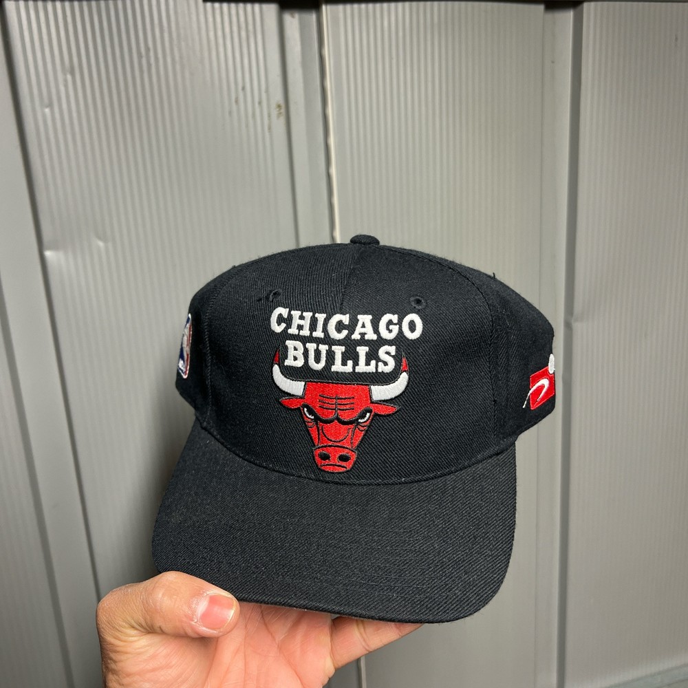 Vintage NBA Chicago Bulls Sports Specialties Black dome Plain Logo SnapBack Hat