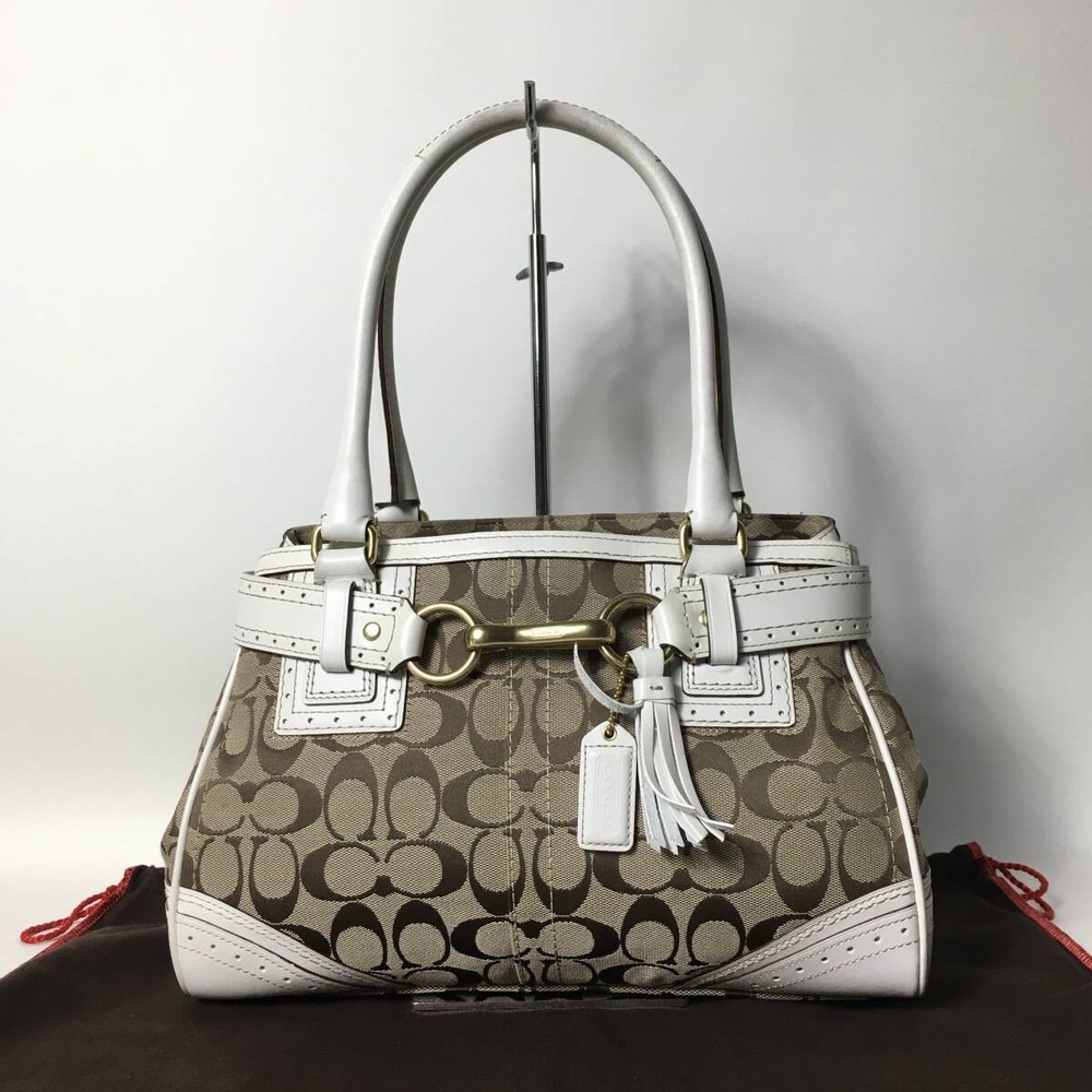 76B55 Coach Signature White Handbag – Timeless Elegance & Style