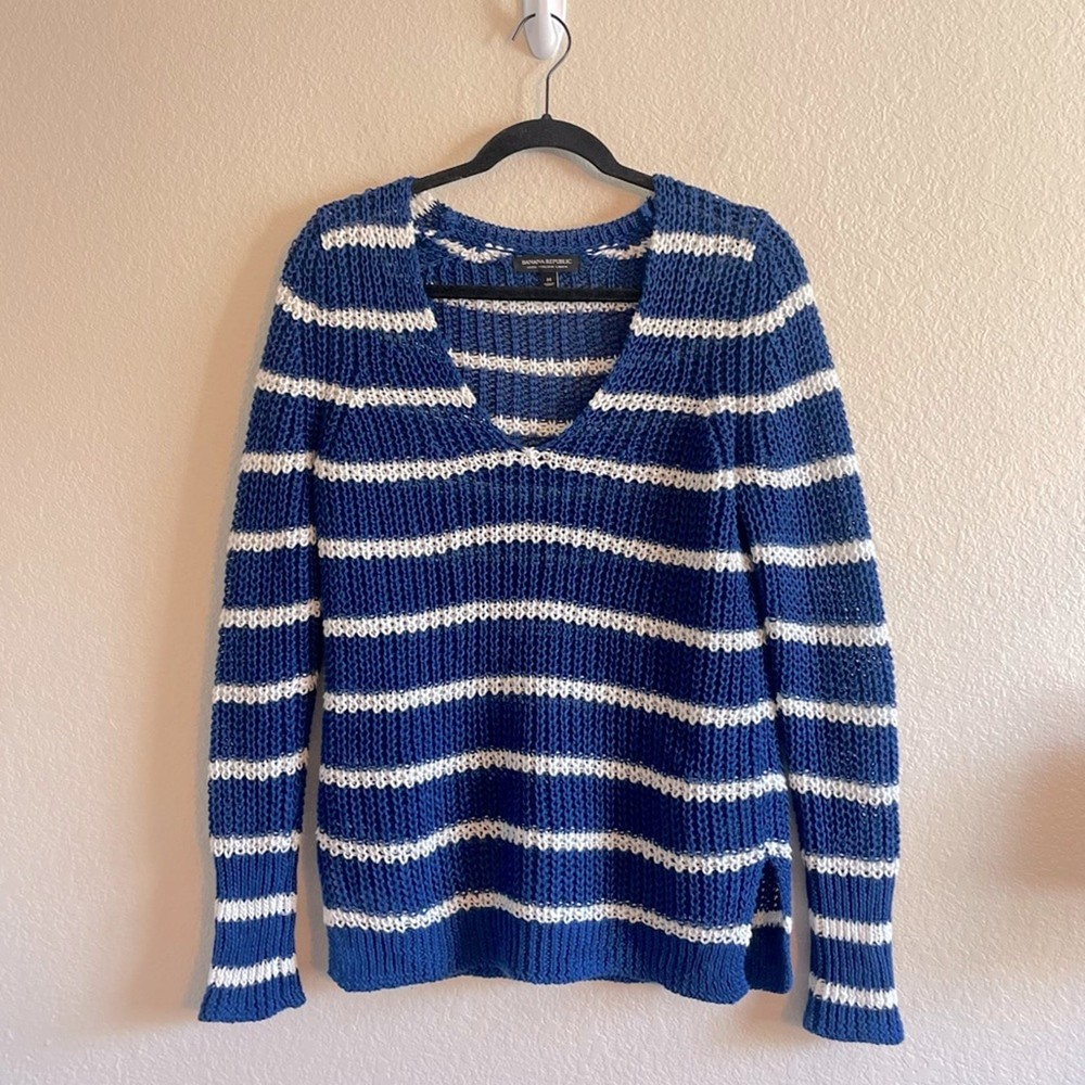 Banana Republic Medium Blue White Striped Italian Linen V-Neck Knit Sweater
