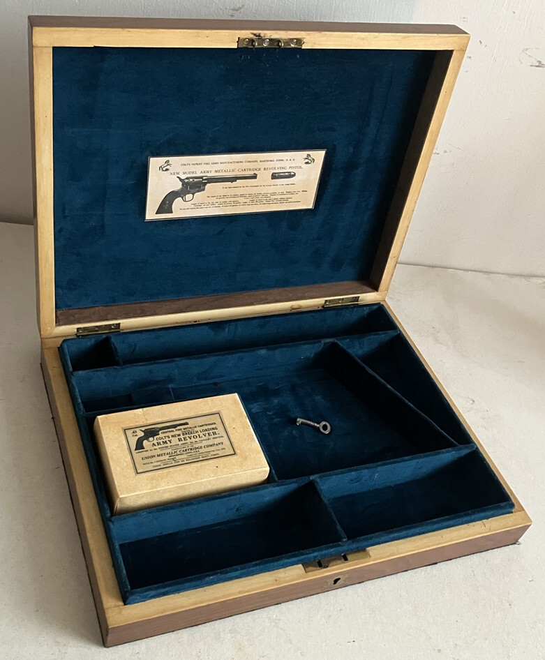 ANTIQUE CASE TO TAKE A COLT SAA REVOLVER PISTOL GUN (5.5 Barrel).