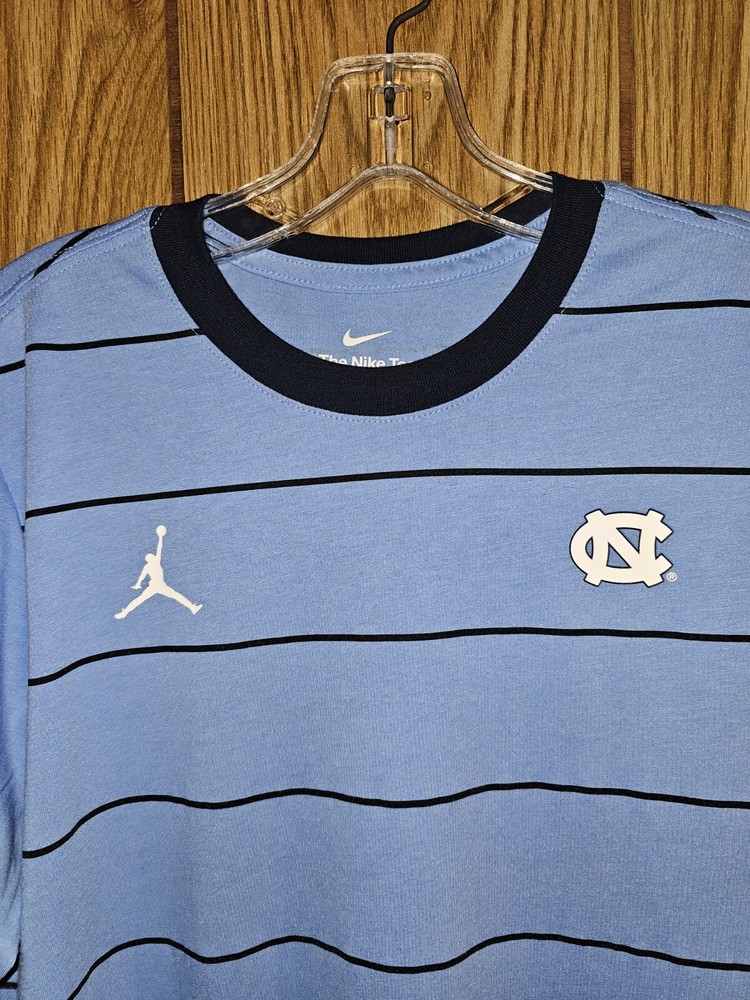 Nike University Of North Carolina Small Mens Blue Graphic Logo Tshirt NCAA