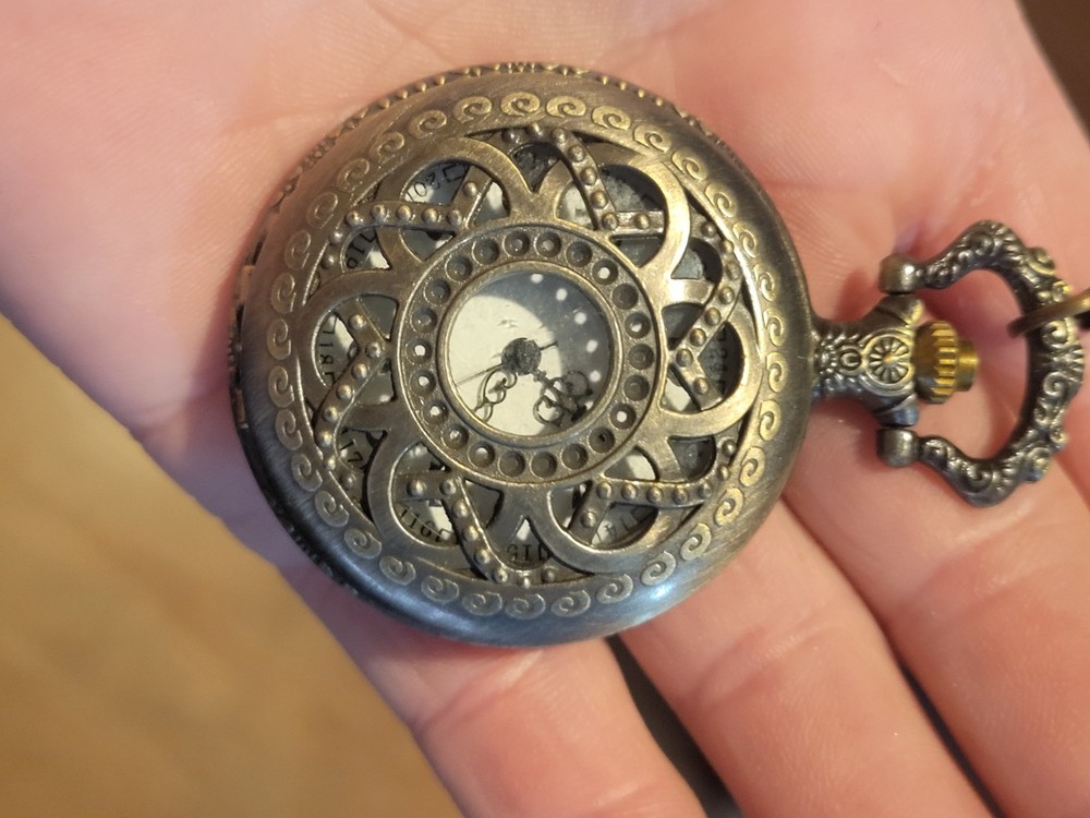 Vintage Style Bronze Quartz Pocket Watch / Clock Watch Pendant  Necklace