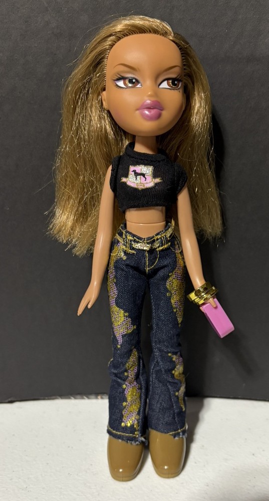 Bratz Yasmin Walking My Dog Doll with Original Outfit and Accessories