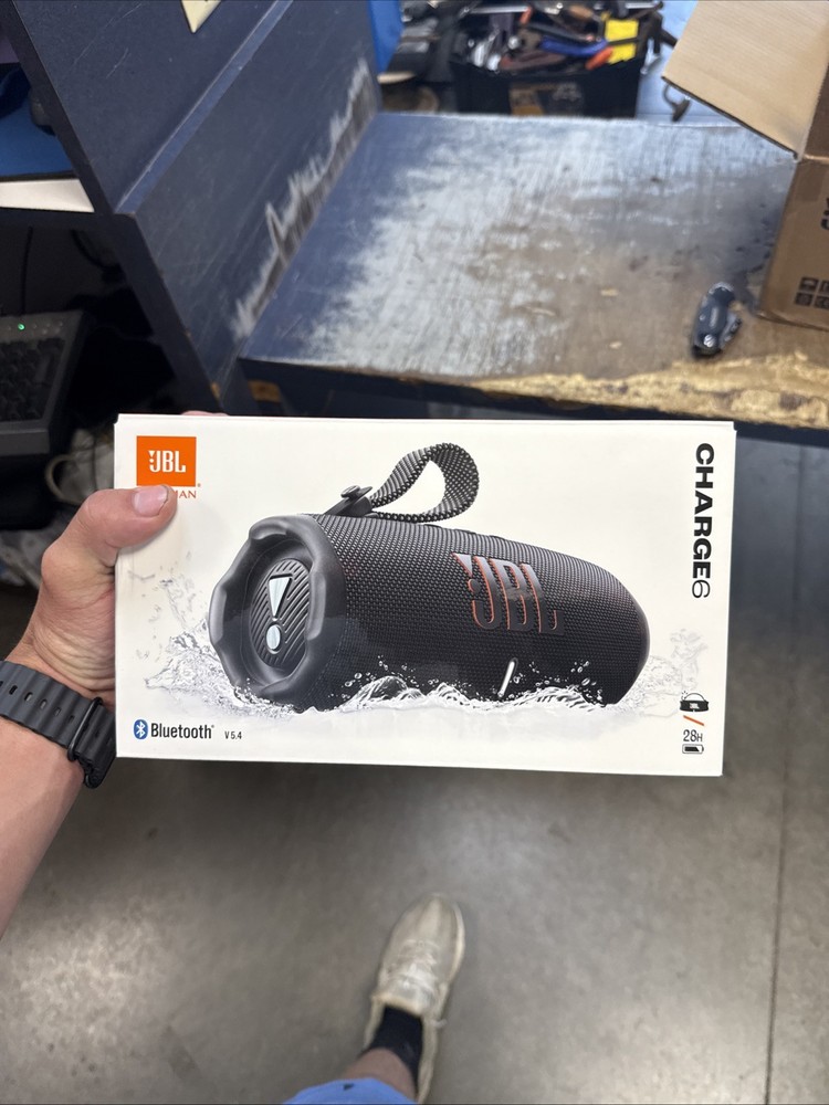 JBL Charge 6 Waterproof Bluetooth Speaker with Auracast in Black