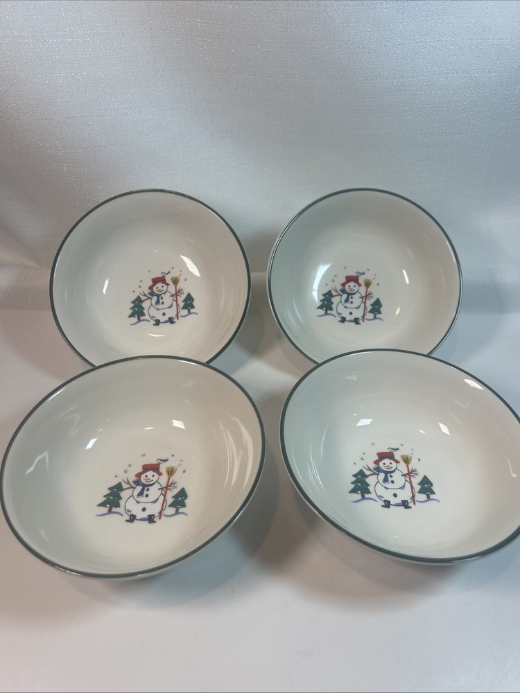 Pfaltzgraff Snow Village Set of 4 Soup Salad Cereal Bowls Holidays Christmas