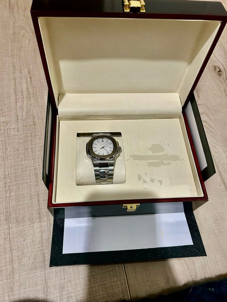 Stainless Steel Automatic Watch With Beautiful Design And White Face