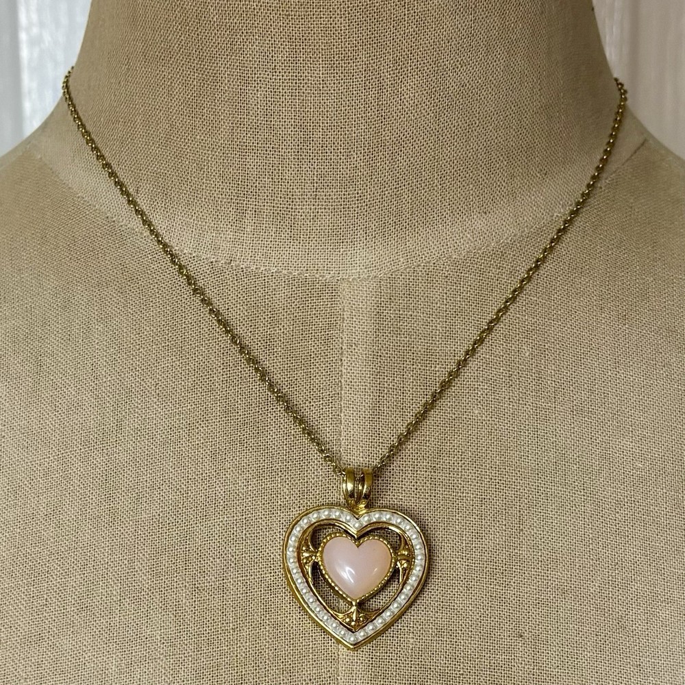 Vintage Gold Tone White Faux Pearl Outline Pink Puffy Heart Pendant 18