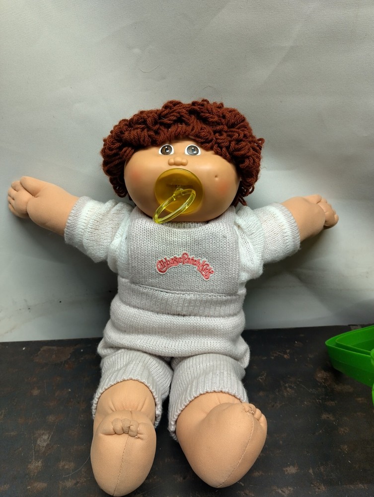 VINTAGE 1985 CABBAGE PATCH KIDS BROWN HAIR + EYES BOY W/ KNITTED OUTFIT