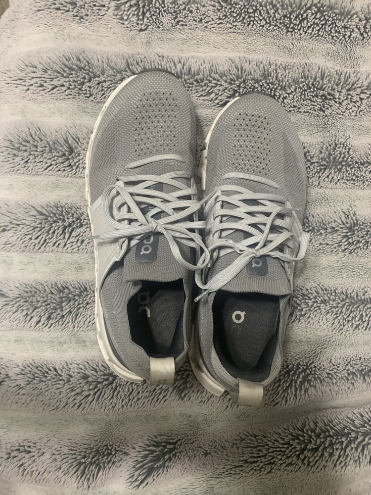 Men OnClouds Size 10 Slightly Used But In Good Conditions