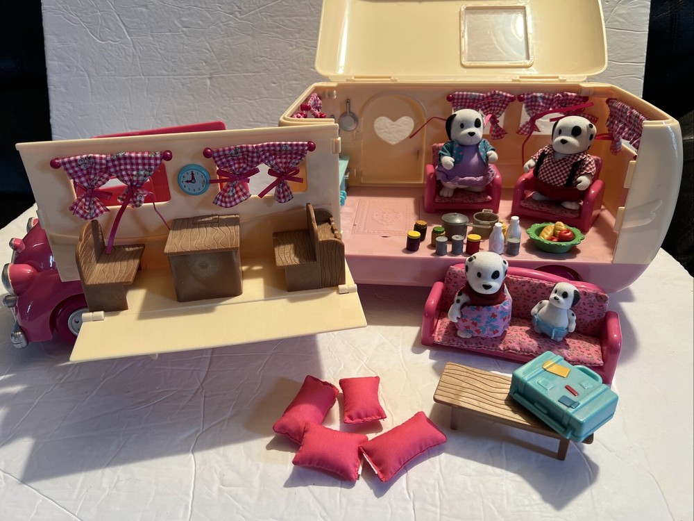 Lil Woodzeez Happy Camper Calico Critters Travel Trailer RV 9 Dalmatian Family