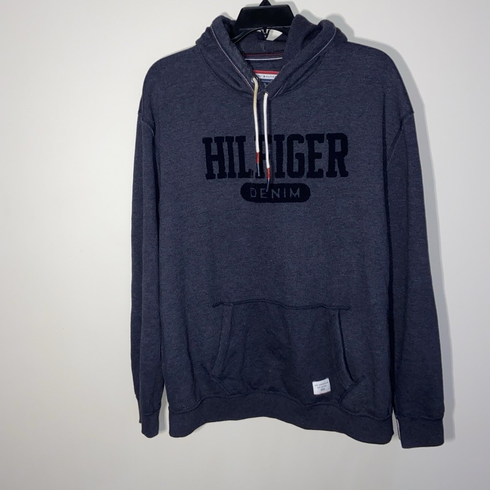 Tommy Hilfiger Mens Hooded Sweatshirt – Classic Comfort & Style