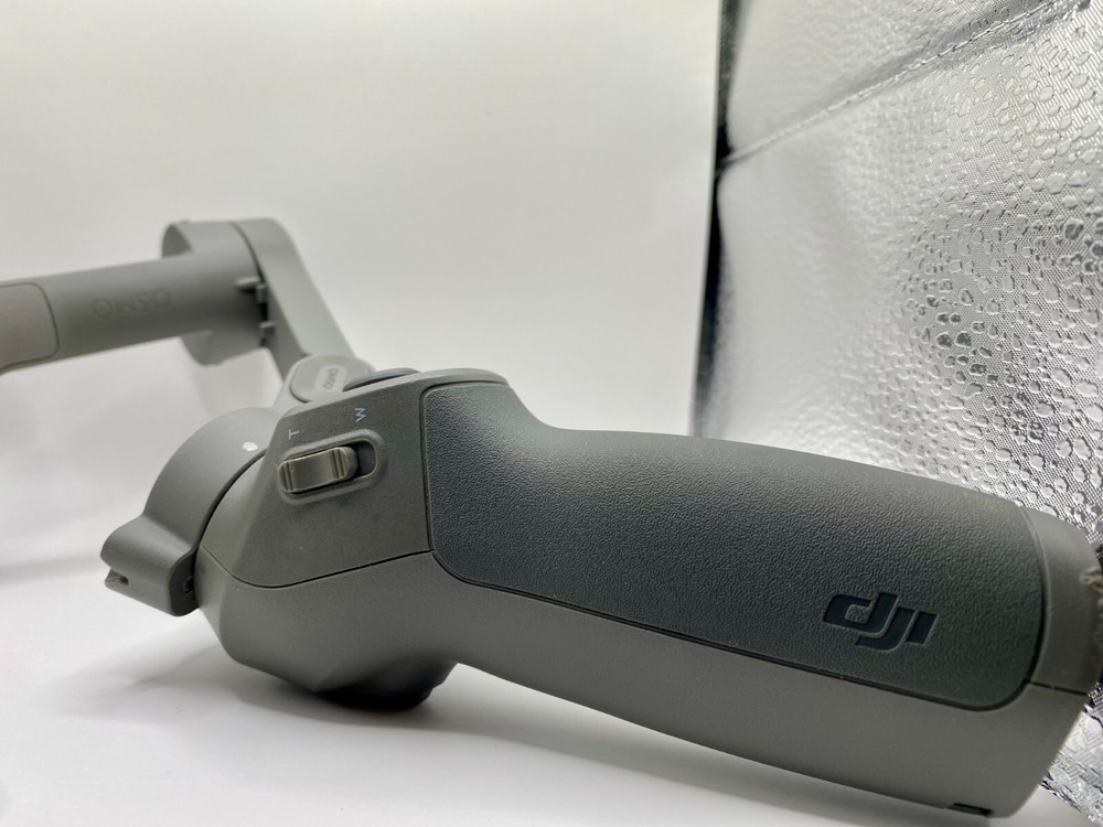 DJI Osmo Mobile 3 - Gimbal Stabilizer