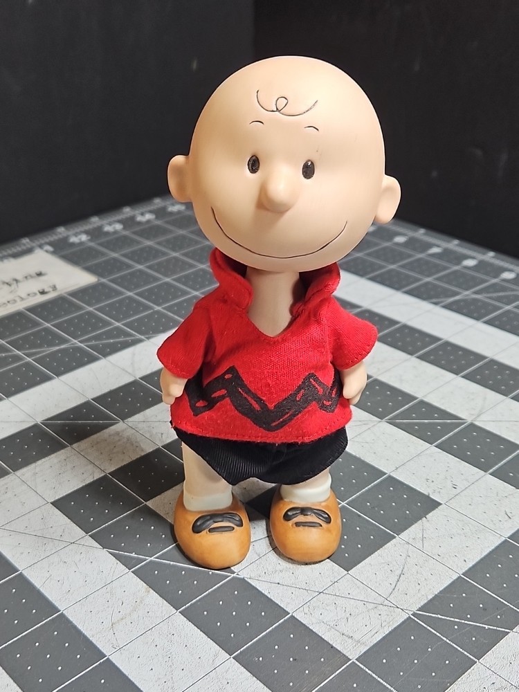 Hallmark Peanuts Gallery Charlie Brown Ceramic Figurine 2000 Jointed Figure