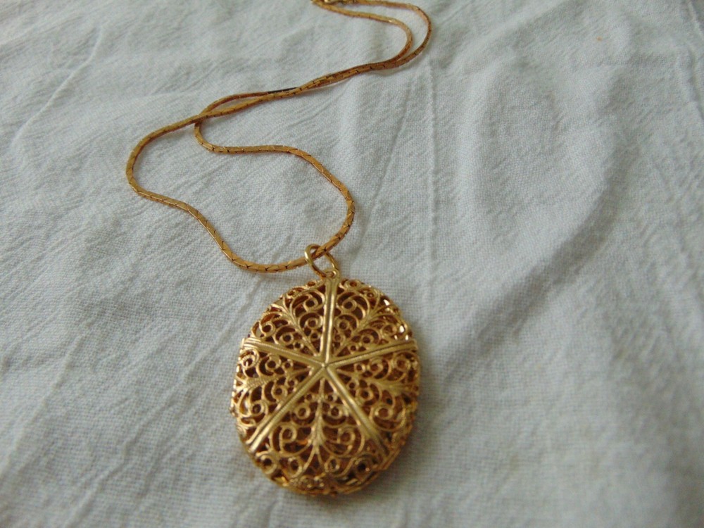 vintage gold plated filigree oval locket pendant necklace