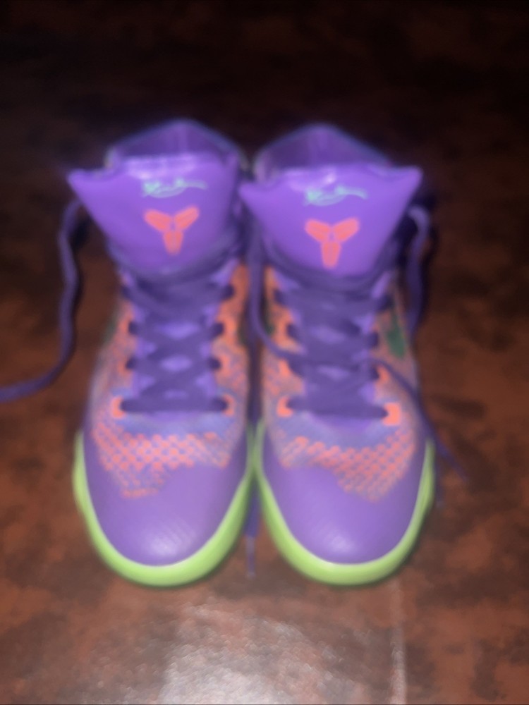 Kobe 9 Elite Purple Venom Size 4y