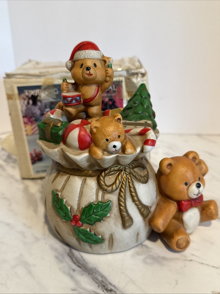 Vintage House Of Lloyd Musical Figurine Twirling Teddy Christmas WORKS w/Box