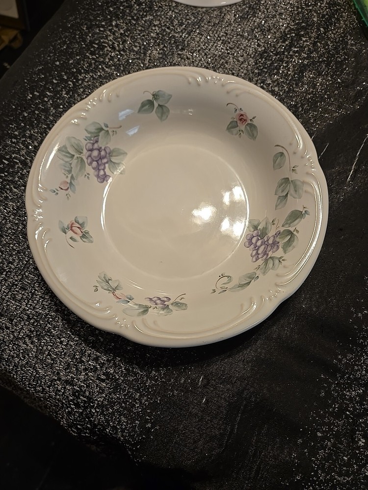 One Pfaltzgraff Grapevine 8.75 Round W/ Scalloped Edging Large Serving Bowl