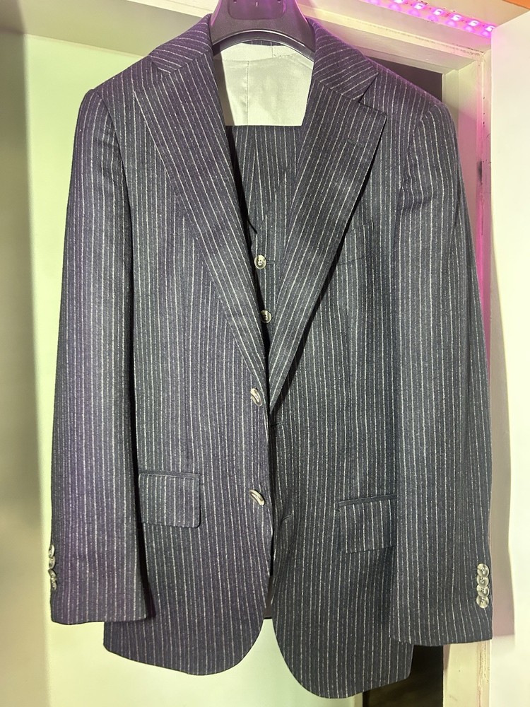 Suitsupply 36R Three Piece Suit