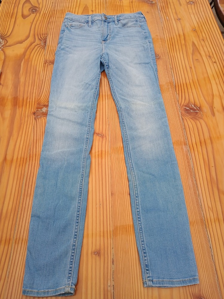 Hollister light wash blue jeans