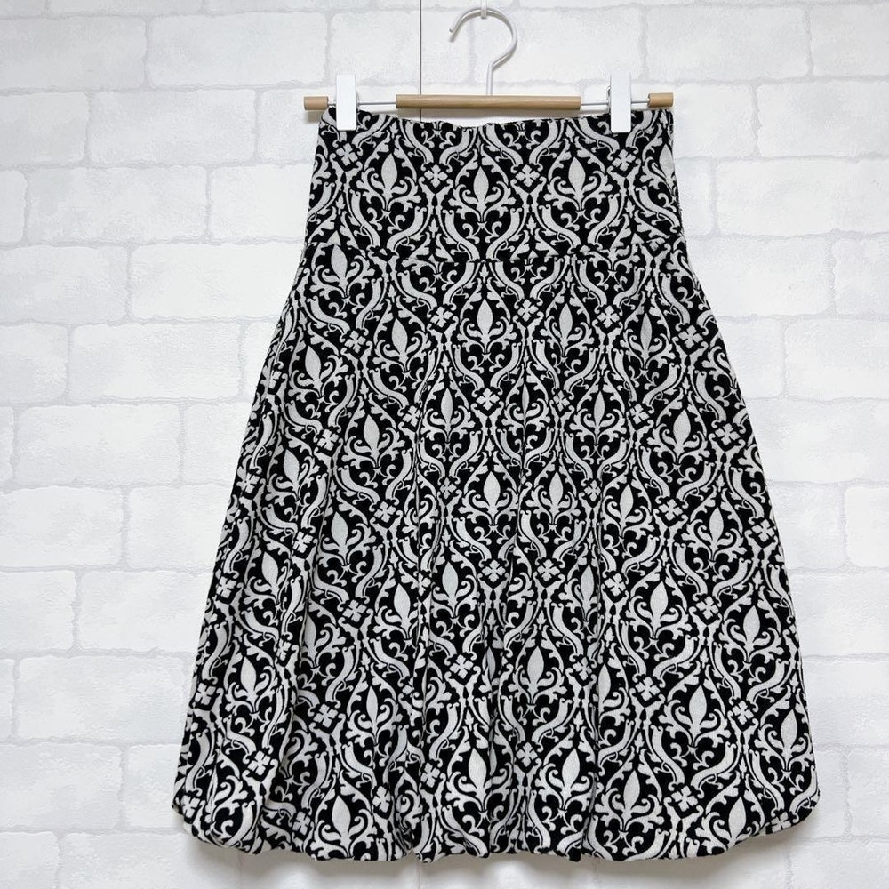 Black and white patterned balloon skirt knee-length preloved