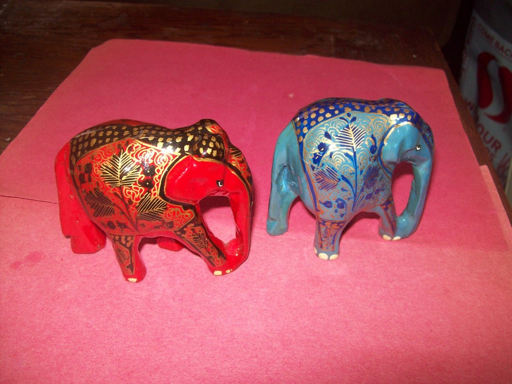 LOT OF TWO WOOD ELEPHANTS HAND PAINTED FIGURINES STATUE