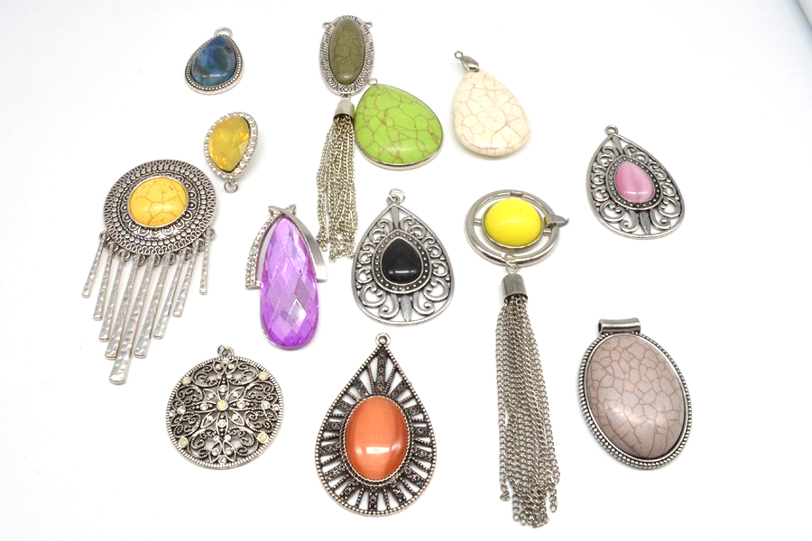 Pendants Pendant Lot of 13 Beautiful Silver Tone Variety of Styles and Sizes C12