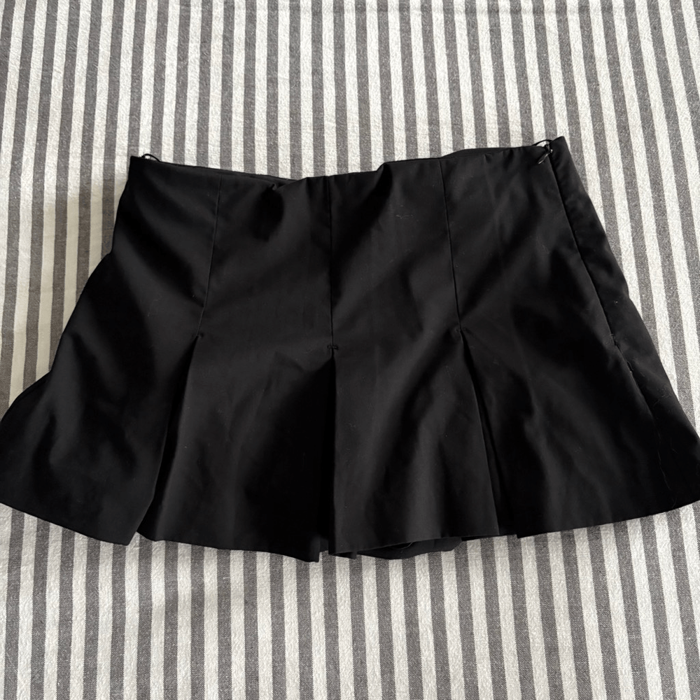 Zara Black Pleated Skirt with Hidden Shorts Size Small